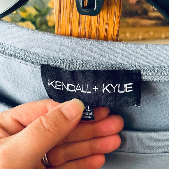 Kendall & Kylie long sleeve sweatshirt ruched drawstring side XL periwinkle blue - Picture 4 of 7